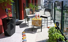 Praktyczny apartament z cichym tarasem